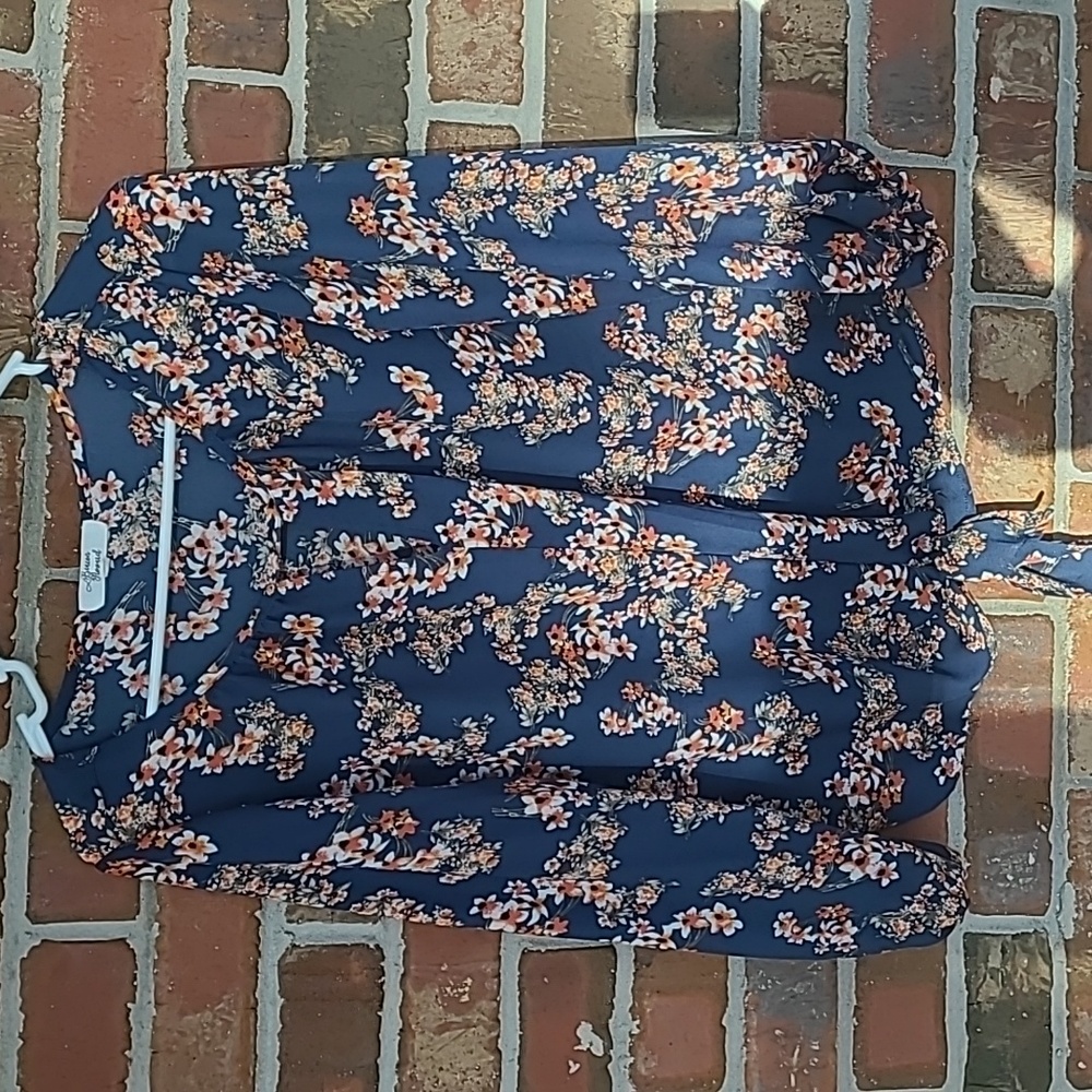 Beacon Apparel Casiya Tie Front Blouse, Size Small - Picture 5 of 9